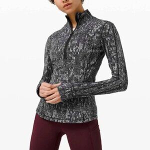 EUC Lululemon Run Briskly 1/2 Zip in Eventide Jacquard Black Alpine White Size 2